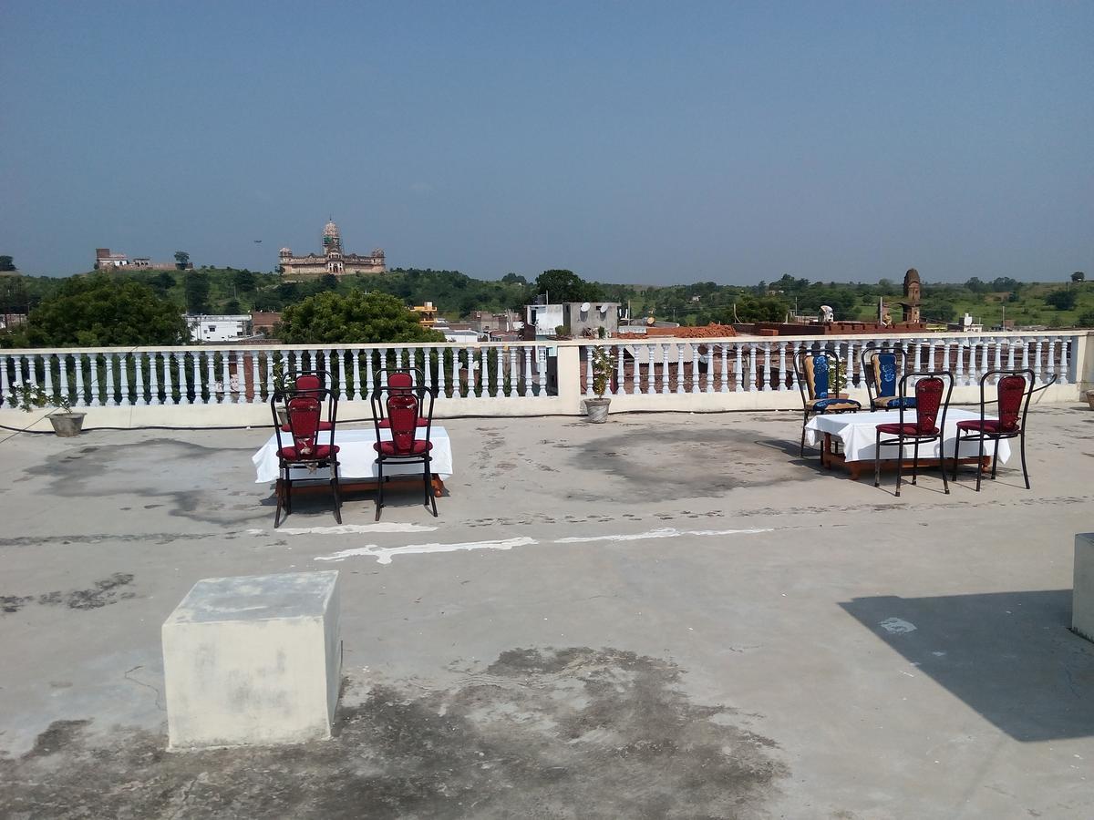 Hotel Shri Mahant Orchha 5 Mint Walking From Ram Raja Temple Kültér fotó